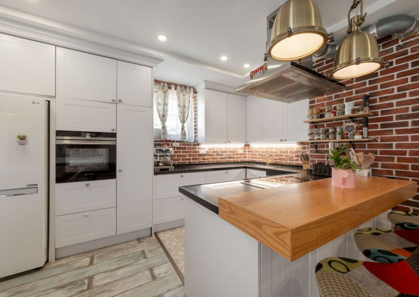 ZELENÁ STRÁŇ - PRIESTRANNÝ 4 IZBOVÝ BYT, 3 TERASY, 2 GARÁŽOVÉ MIESTA