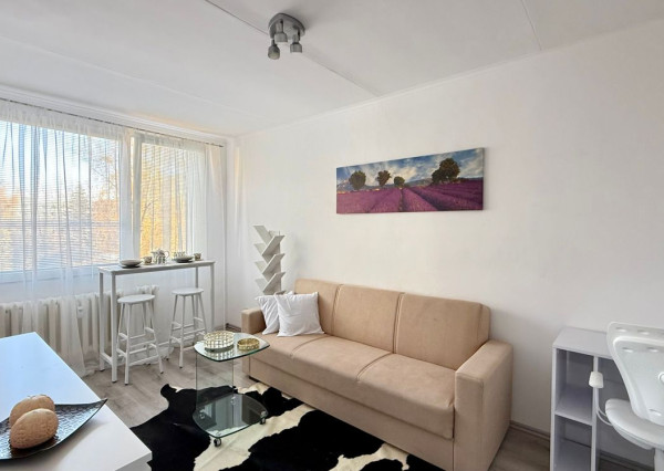 TERASA - 1 IZBOVÝ BYT 32 M2, UHEROVA ULICA 1 POSCHODIE