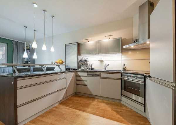 KVP - MODERNÝ 3 IZBOVÝ BYT 106 M2 V NOVOSTAVBE S TERASOU 115 M2 NA VÝBORNOM MIESTE.