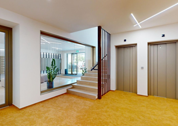 JUH - 2 IZBOVÝ NOVÝHOLOBYT KRIVÁ PRI AUPARKU, TOP POLOHA