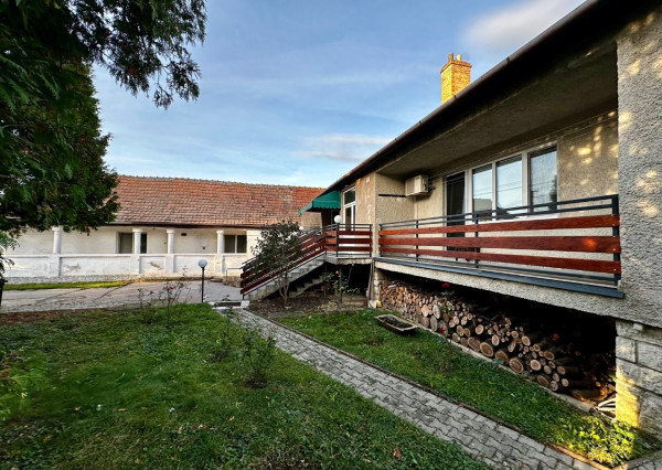 NOVÁ CENA! KOŠICE - KRÁSNA - VÝBORNÁ LOKALITA - DVOJGENERAČNÝ RD + GAZDOVSKÝ RD, POZEMOK 1.005 M2.