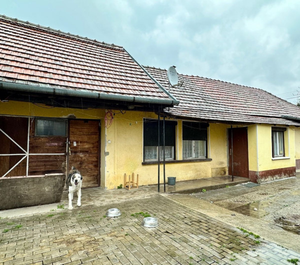 MAĎARSKO - GÖNC PEKNÝ 2 IZBOVÝ RODINNÝ DOM, DVOJGARÁŽ.