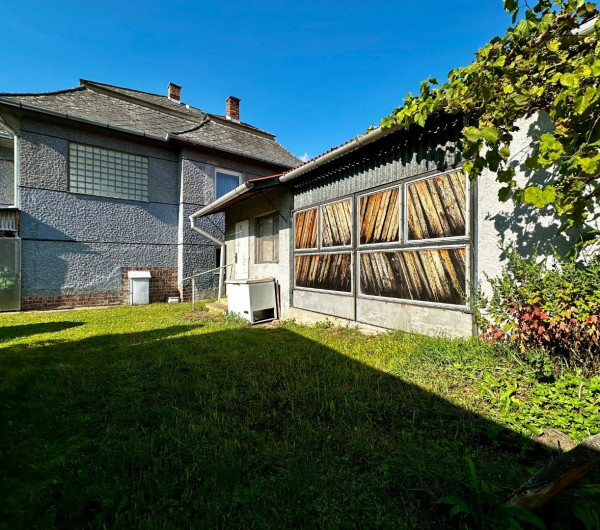 SVINICA -  5 IZBOVÝ POSCHODOVÝ RODINNÝ DOM NA VÝBORNOM MIESTE, POZEMOK 1.256 M2.