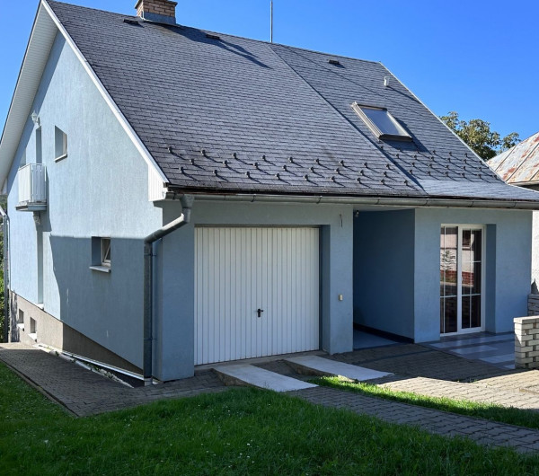 VYŠNÝ KLATOV - 6 IZBOVÝ RD S VÝMEROU 300 M2, POZEMOK 1221 M2.