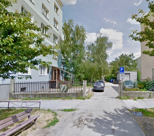 STARÉ MESTO - ŠTÚROVA MUROVANÁ GARÁŽ 18 M2 S POZEMKOM.