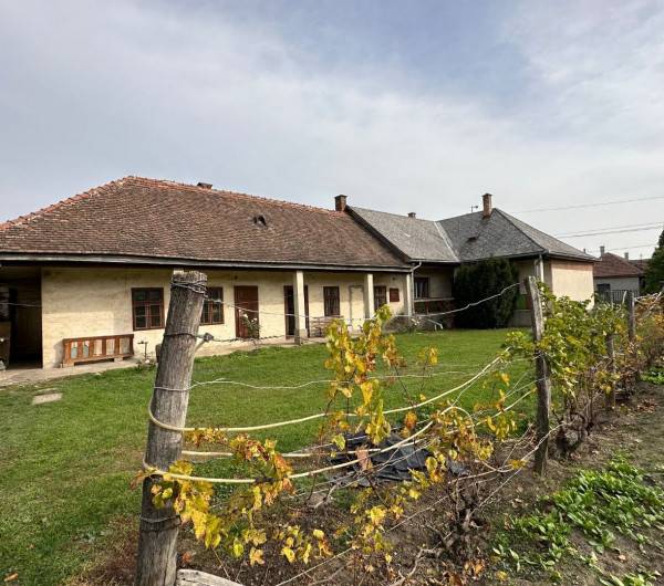 MAĎARSKO - ENCS SUPER DVOJGENERAČNÝ DOM  S ROZLOHOU 120 M2 + 120 M2
