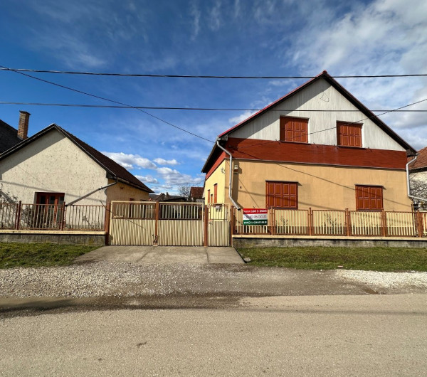 MAĎARSKO - SZENDRO PEKNÝ 6 IZBOVÝ RODINNÝ DOM S VEDĽAJŠÍMI HOSPODÁRSKYMI BUDOVAMI