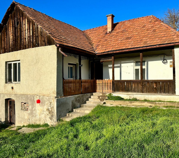 MAĎARSKO - RUDABÁNYA ROMANTICKÝ 2 IZBOVÝ RODINNÝ DOM V TICHEJ ULICI S POZEMKOM 1800 M2