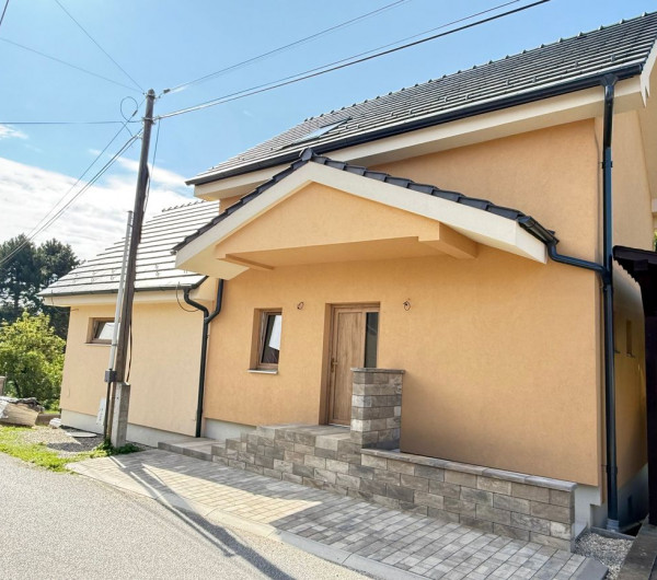 JANOVÍK NOVOSTAVBA 3 IZBOVÝ RD, TERASA, PIVNICA