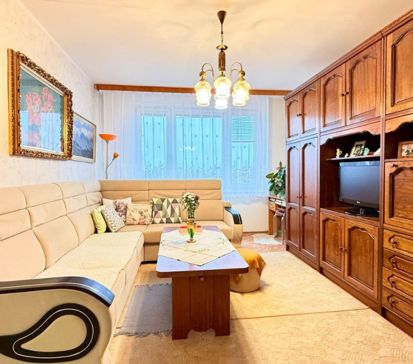 JAZERO - LADOŽSKÁ 2 IZBOVÝ BYT 49 M2, VÝBORNÝ STAV.