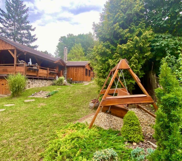 MAĎARSKO - LUXUSNÁ CHATA S LETNOU KUCHYŇOU A BAZÉNOM.