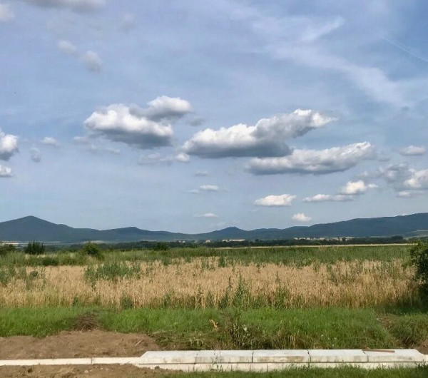 MAĎARSKO - NOVAJIDRANY STAVEBNÝ POZEMOK  1.000 M2, VŠETKY IS.