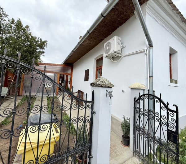 MAĎARSKO - HEJCE PEKNÝ 3 IZBOVÝ RODINNÝ DOM NA VEĽKOM POZEMKU