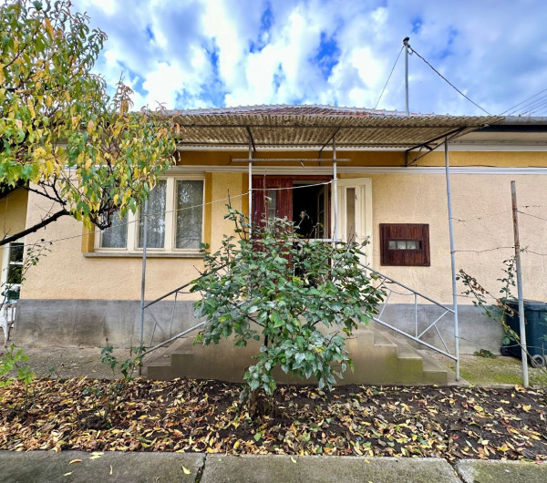 MAĎARSKO - ENCS PEKNÝ TROJIZBOVÝ DOM  S ROZLOHOU 80 M2 A PEKNÝM POZEMKOM