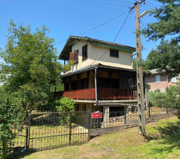 SZALONNA KOMPLETNE ZARIADENÁ 4 IZBOVÁ CHATA PRI JAZERE RAKACA.