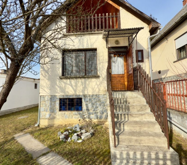 MAĎARSKO - JAZERO RAKACA - POSCHODOVÁ 3 IZBOVÁ CHATA PRI JAZERE S TERASOU.