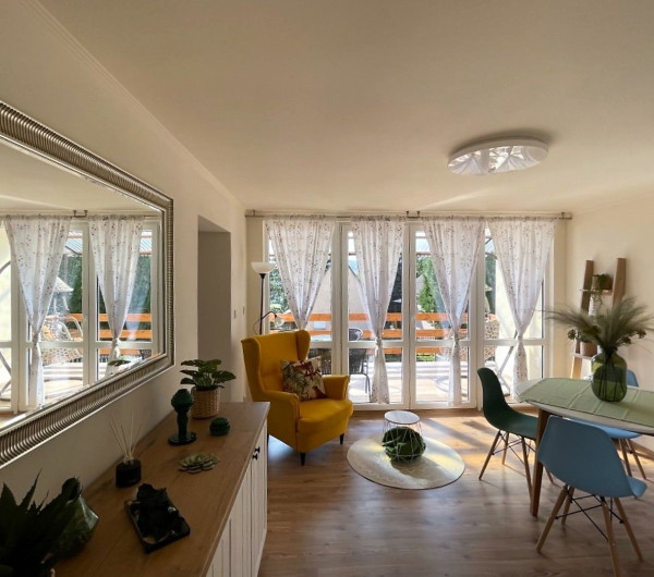 MAĎARSKO - JAZERO RAKACA - SUPER 3 IZBOVÁ CHATA PRI JAZERE S TERASOU.