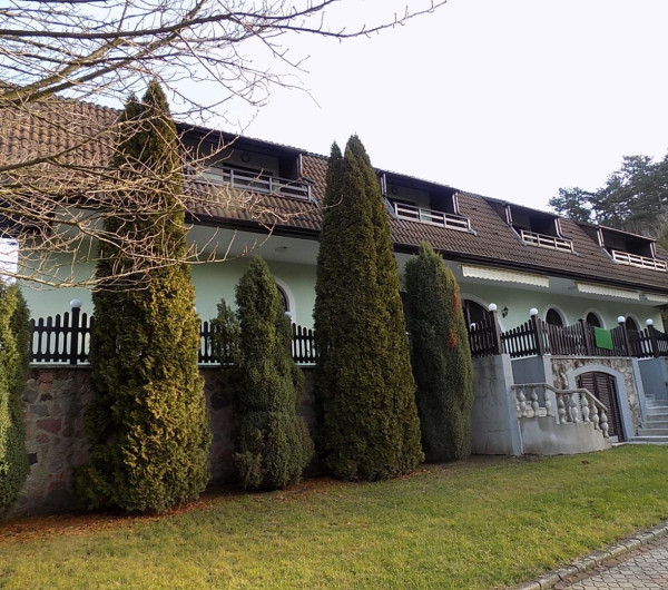 MAĎARSKO - GONC 13 IZBOVÝ OBYTNÝ OBJEKT NA BÝVANIE, PODNIKANIE