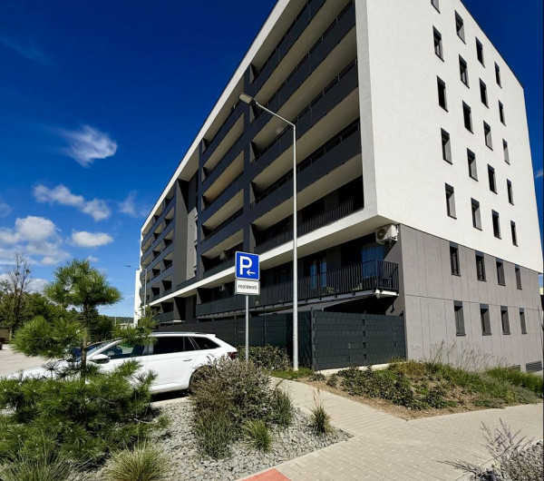 Bývanie snov na výbornej adrese Popradská  3-izbový byt s loggiou, garážové miesto, pivnica.